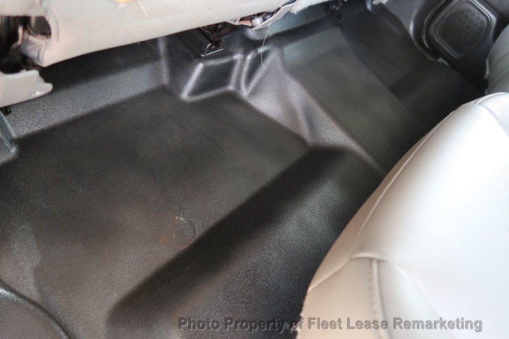 2015 Chevrolet Silverado 3500HD Silverado 3500HD 4WD Crew Cab Enclosed Utility DRW - 23042736 - 14
