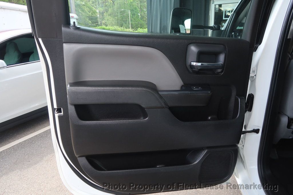 2015 Chevrolet Silverado 3500HD Silverado 3500HD 4WD Crew Cab Enclosed Utility DRW - 23042736 - 15