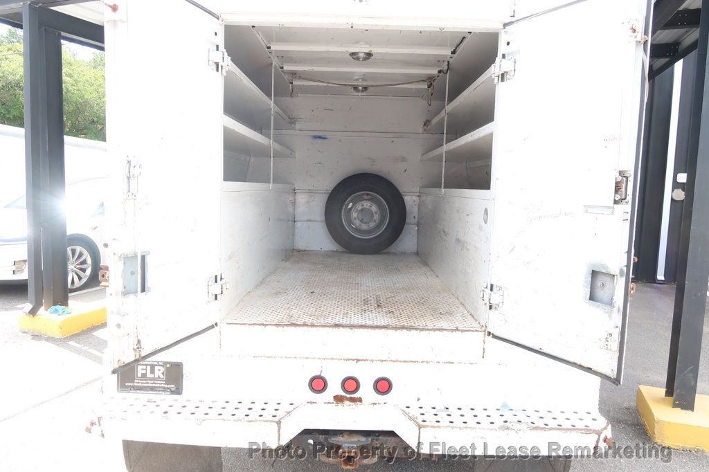 2015 Chevrolet Silverado 3500HD Silverado 3500HD 4WD Crew Cab Enclosed Utility DRW - 23042736 - 17