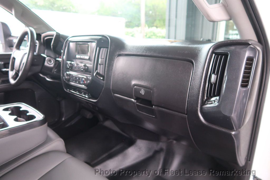 2015 Chevrolet Silverado 3500HD Silverado 3500HD 4WD Crew Cab Enclosed Utility DRW - 23042736 - 24