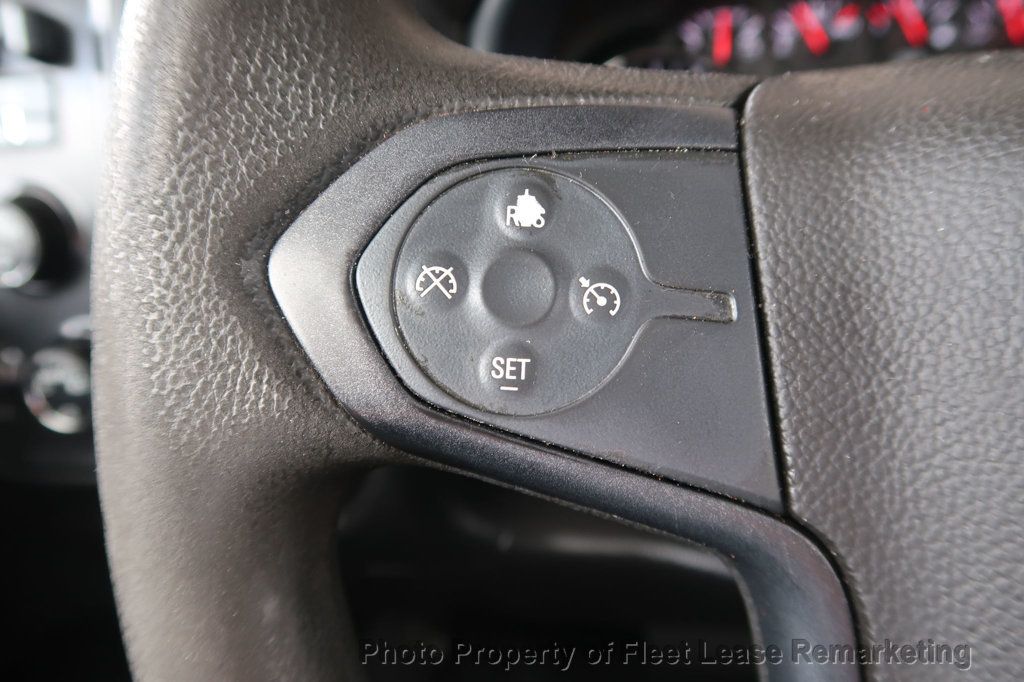 2015 Chevrolet Silverado 3500HD Silverado 3500HD 4WD Crew Cab Enclosed Utility DRW - 23042736 - 33