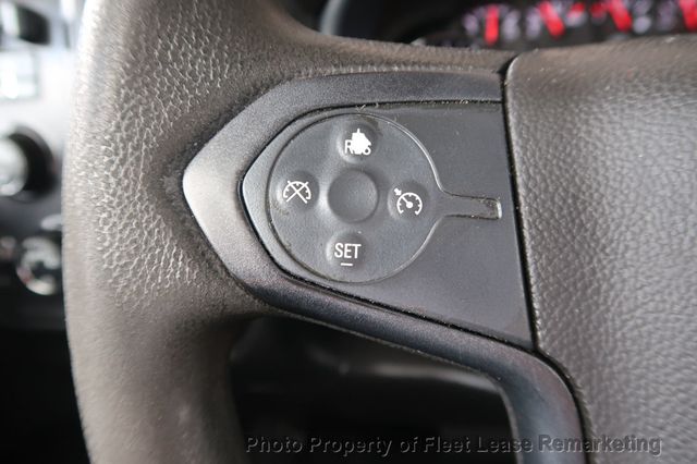 2015 Chevrolet Silverado 3500HD Silverado 3500HD 4WD Crew Cab Enclosed Utility DRW - 23042736 - 33