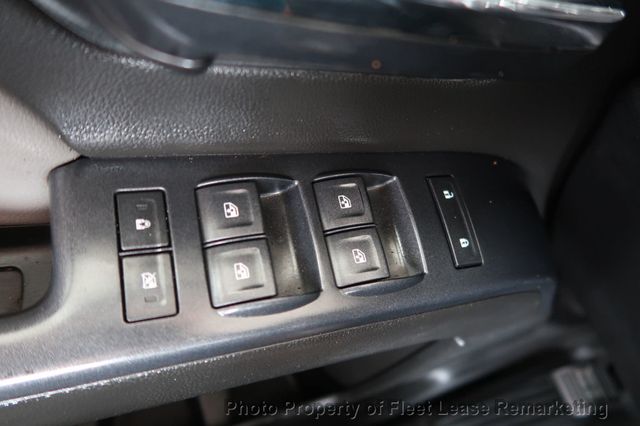2015 Chevrolet Silverado 3500HD Silverado 3500HD 4WD Crew Cab Enclosed Utility DRW - 23042736 - 35
