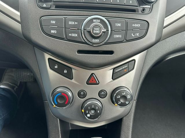 2015 Chevrolet Sonic 4dr Sedan Automatic LT - 22952771 - 11