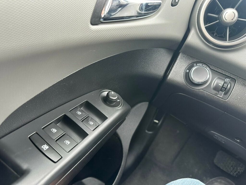 2015 Chevrolet Sonic 4dr Sedan Automatic LT - 22952771 - 12