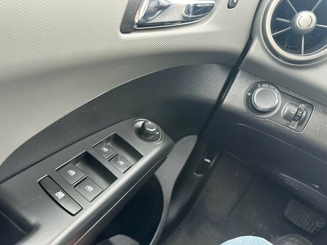 2015 Chevrolet Sonic 4dr Sedan Automatic LT - 22952771 - 12