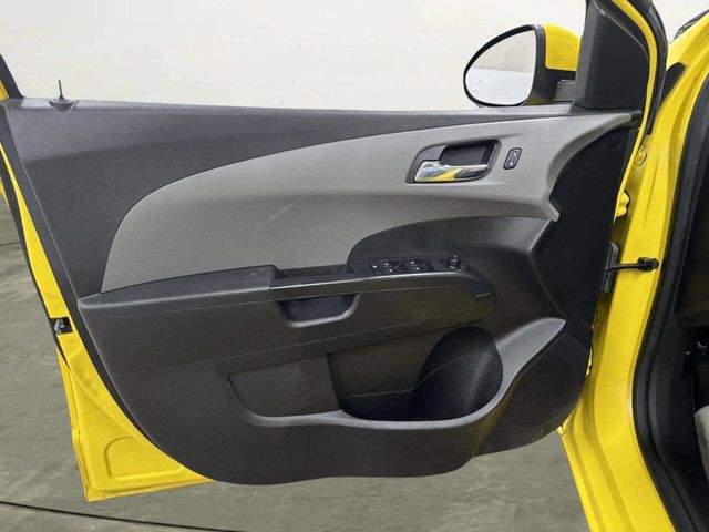 2015 Chevrolet Sonic 5dr Hatchback Automatic LT - 22975301 - 9