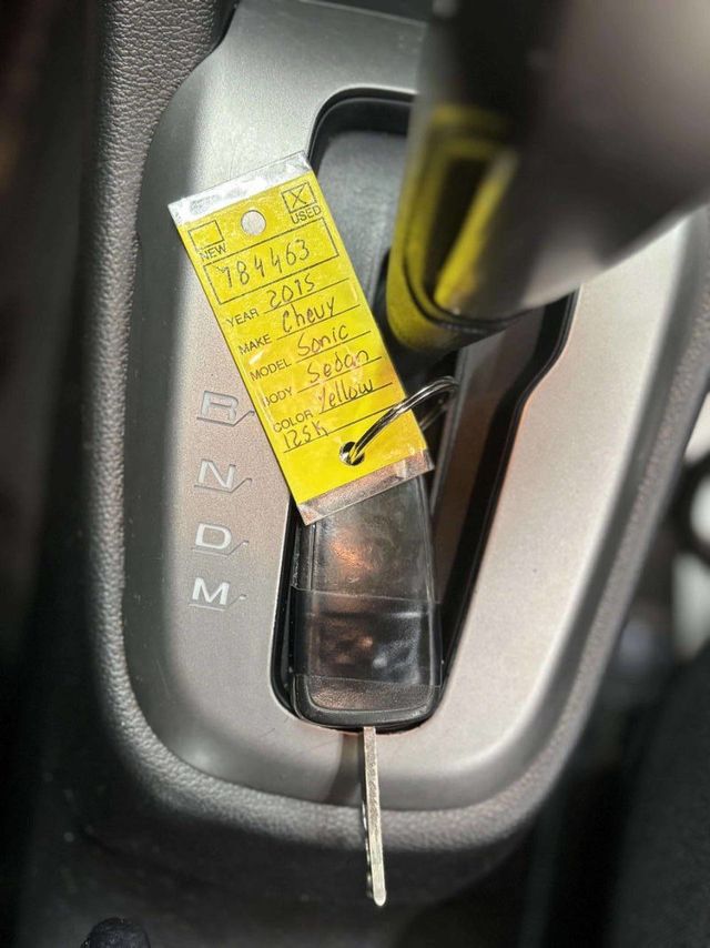 2015 Chevrolet Sonic 5dr Hatchback Automatic LT - 22975301 - 35