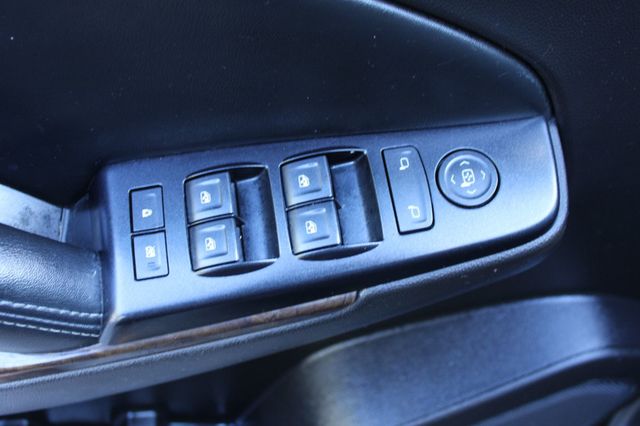2015 Chevrolet Suburban 2WD 4dr LS - 23066380 - 24