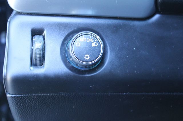 2015 Chevrolet Suburban 2WD 4dr LS - 23066380 - 26