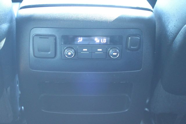 2015 Chevrolet Suburban 2WD 4dr LS - 23066380 - 32