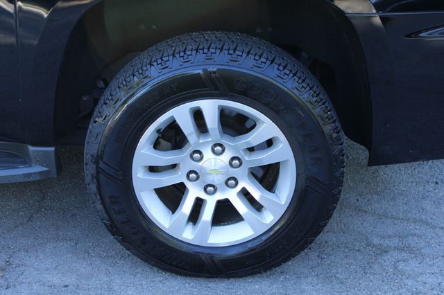 2015 Chevrolet Suburban 2WD 4dr LS - 23066380 - 37