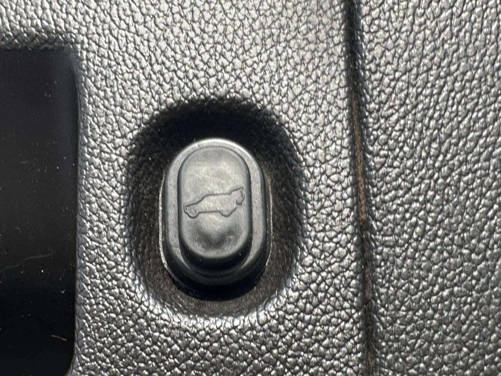 2015 Chevrolet Suburban 4WD 4dr LT - 23001201 - 15