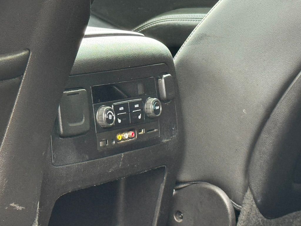 2015 Chevrolet Suburban 4WD 4dr LT - 23006037 - 17