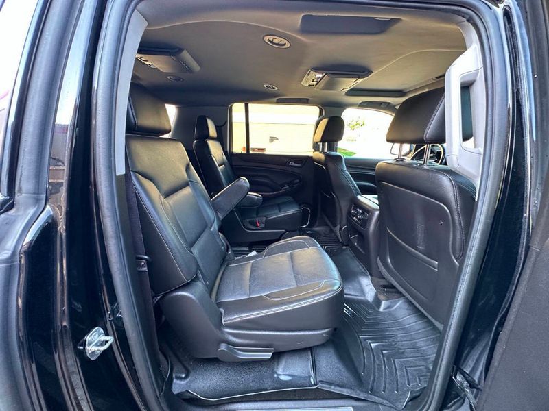 2015 Chevrolet Suburban 4WD 4dr LTZ - 22916534 - 29