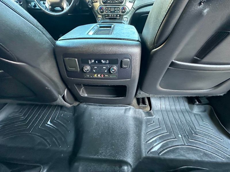 2015 Chevrolet Suburban 4WD 4dr LTZ - 22916534 - 32