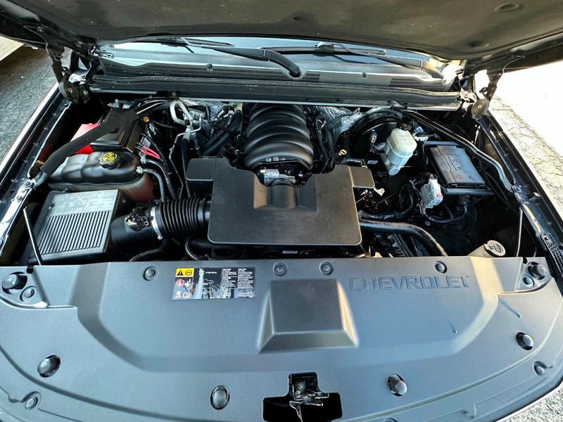2015 Chevrolet Suburban 4WD 4dr LTZ - 22916534 - 37