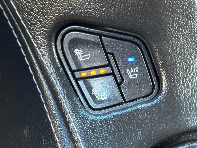 2015 Chevrolet Suburban 4WD 4dr LTZ - 22916534 - 53