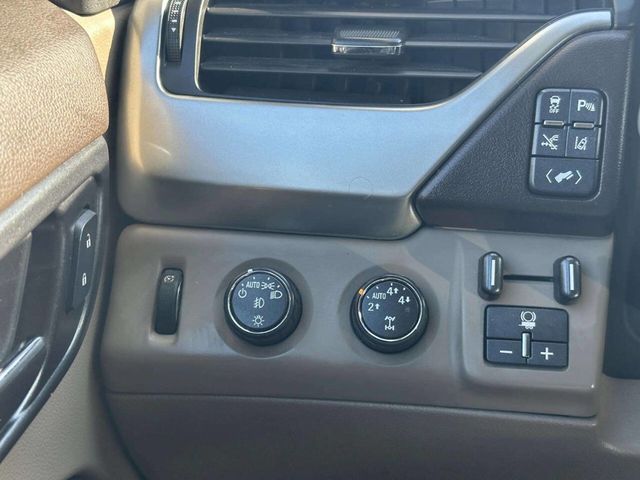 2015 Chevrolet Suburban 4WD 4dr LTZ - 22983731 - 29