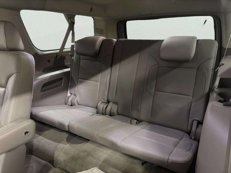 2015 Chevrolet Suburban 4WD 4dr LTZ - 22997915 - 16