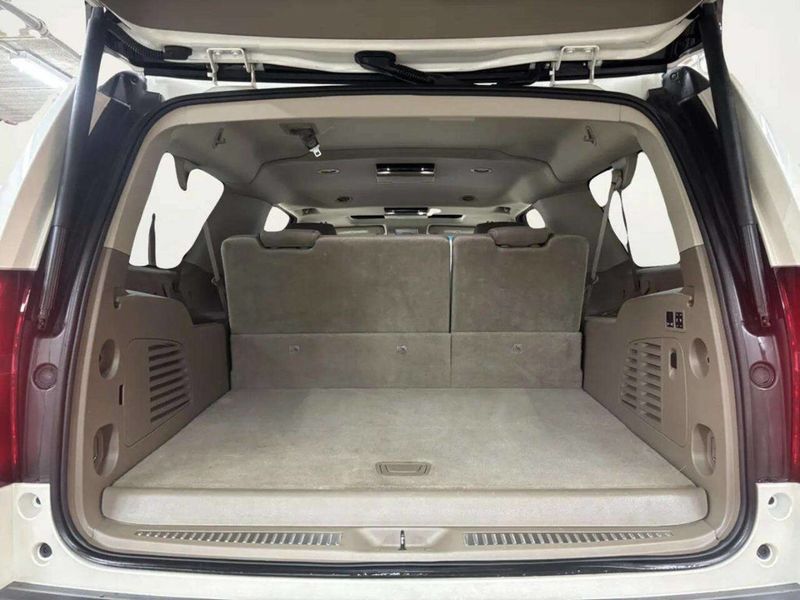 2015 Chevrolet Suburban 4WD 4dr LTZ - 22997915 - 17