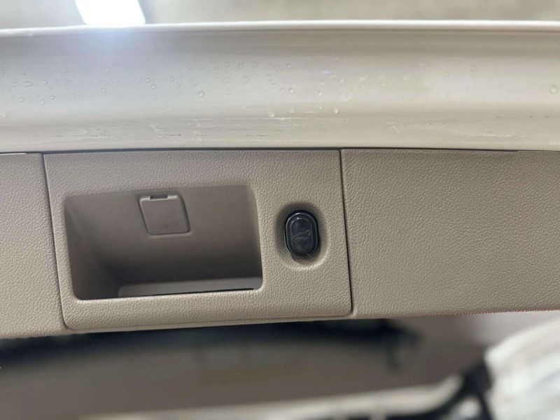 2015 Chevrolet Suburban 4WD 4dr LTZ - 22997915 - 18