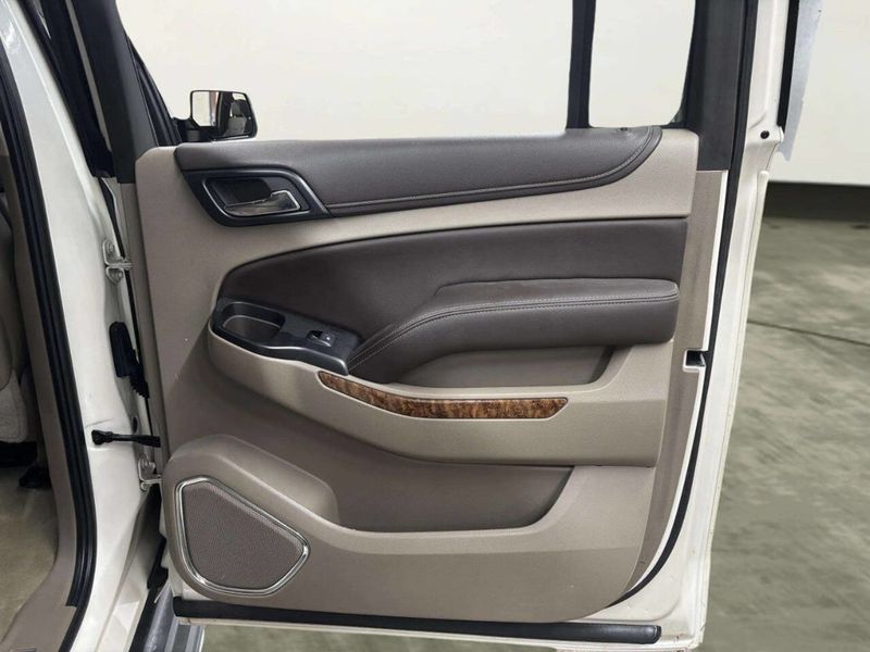 2015 Chevrolet Suburban 4WD 4dr LTZ - 22997915 - 19