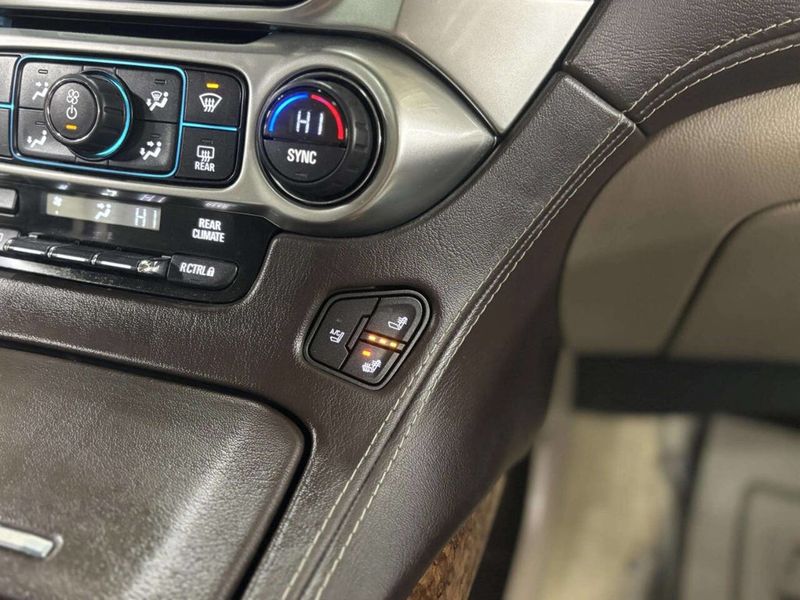 2015 Chevrolet Suburban 4WD 4dr LTZ - 22997915 - 30