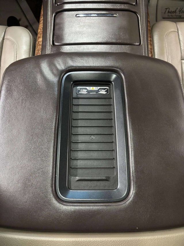 2015 Chevrolet Suburban 4WD 4dr LTZ - 22997915 - 32