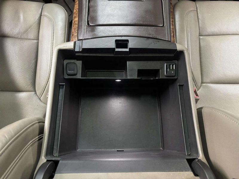 2015 Chevrolet Suburban 4WD 4dr LTZ - 22997915 - 33