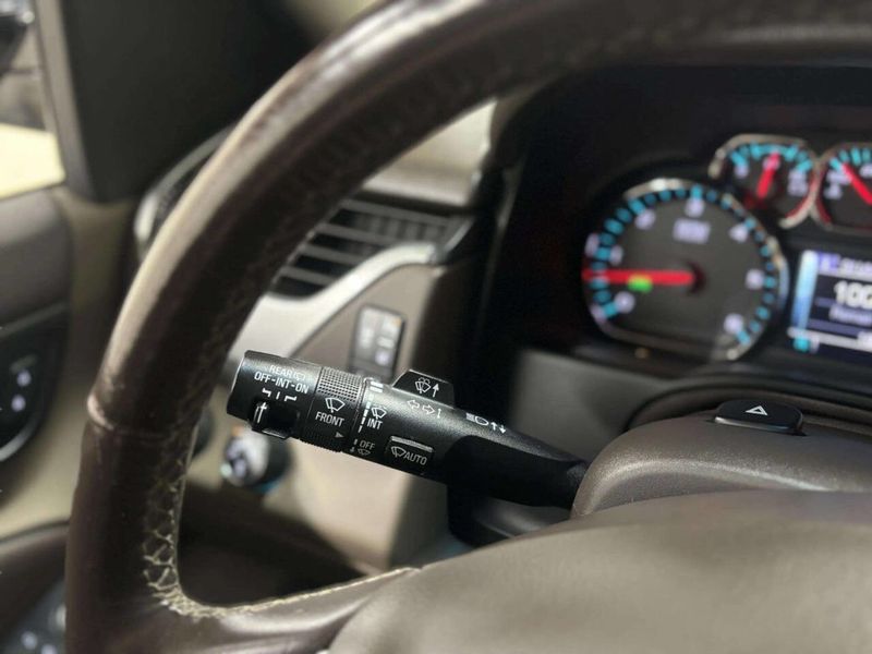 2015 Chevrolet Suburban 4WD 4dr LTZ - 22997915 - 37