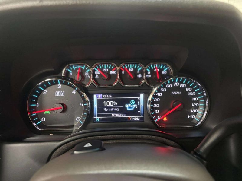 2015 Chevrolet Suburban 4WD 4dr LTZ - 22997915 - 39