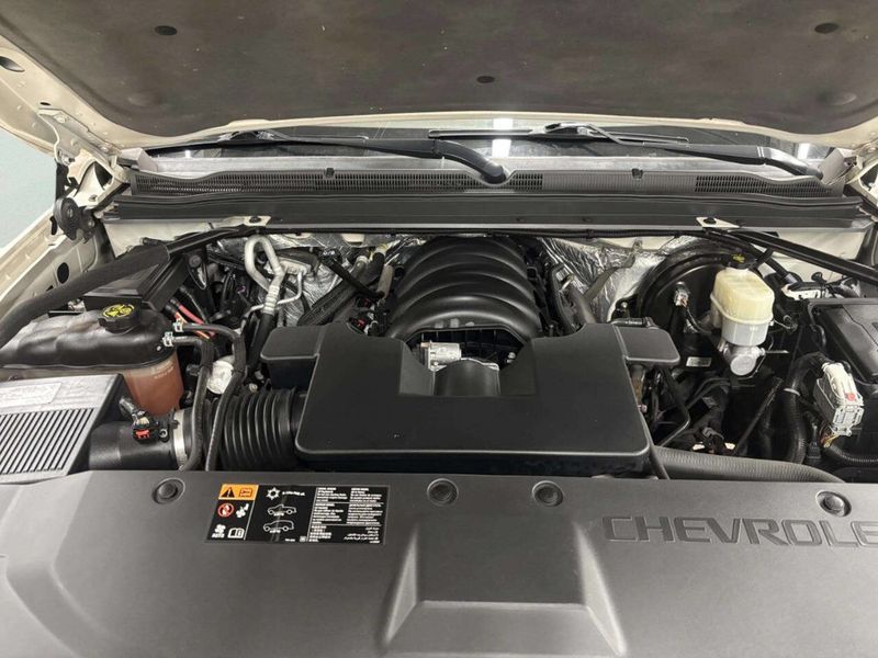 2015 Chevrolet Suburban 4WD 4dr LTZ - 22997915 - 8