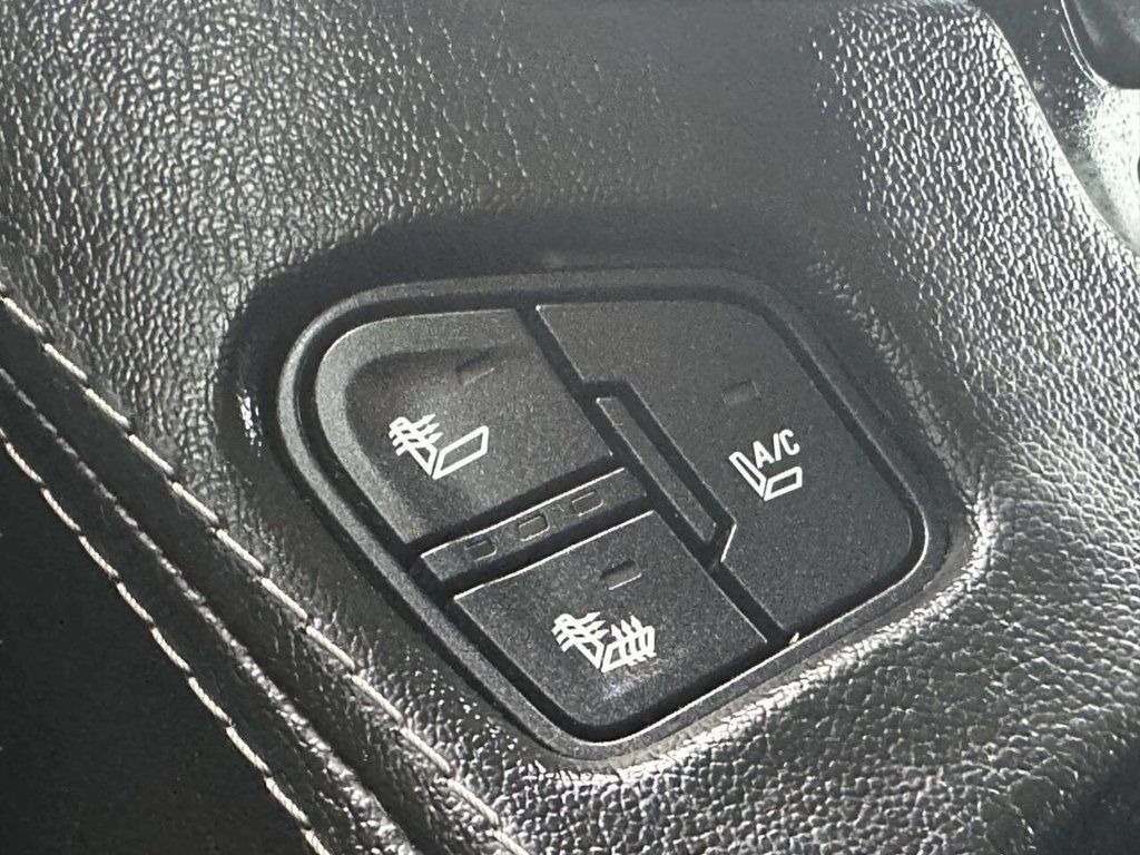 2015 Chevrolet Suburban 4WD 4dr LTZ - 23020846 - 34