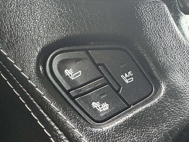 2015 Chevrolet Suburban 4WD 4dr LTZ - 23020846 - 34