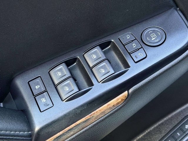 2015 Chevrolet Suburban 4WD 4dr LTZ - 23049613 - 17