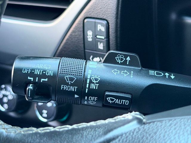 2015 Chevrolet Suburban 4WD 4dr LTZ - 23049613 - 40