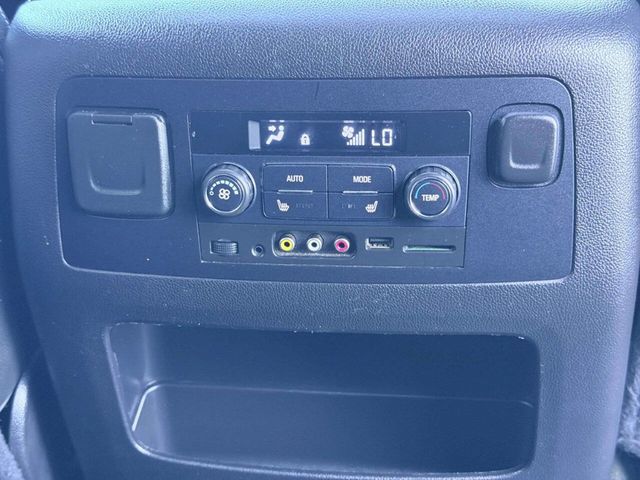 2015 Chevrolet Suburban 4WD 4dr LTZ - 23051517 - 29