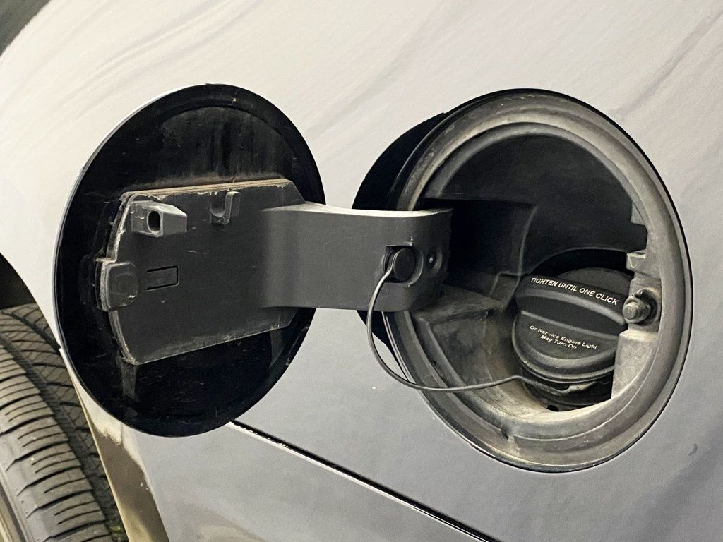 2015 Chevrolet Suburban 4WD 4dr LTZ - 22939948 - 20