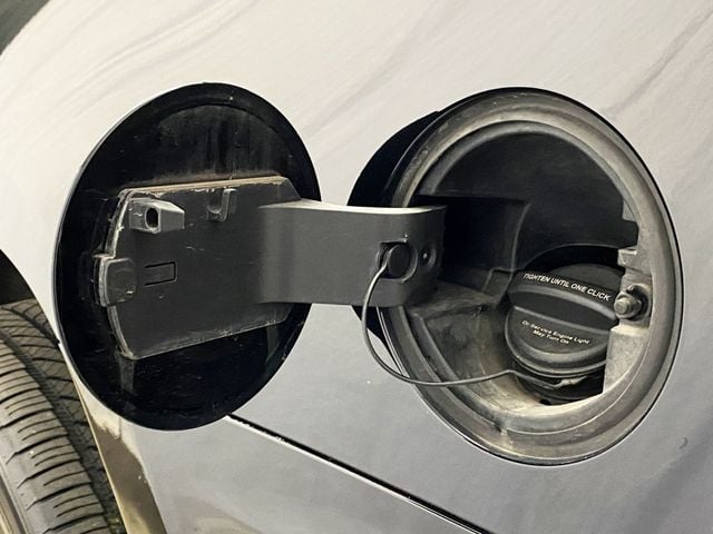 2015 Chevrolet Suburban 4WD 4dr LTZ - 22939948 - 20