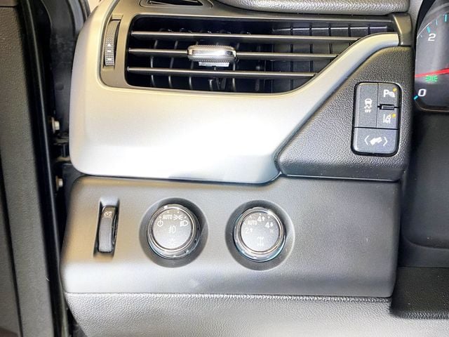 2015 Chevrolet Suburban 4WD 4dr LTZ - 22939948 - 28