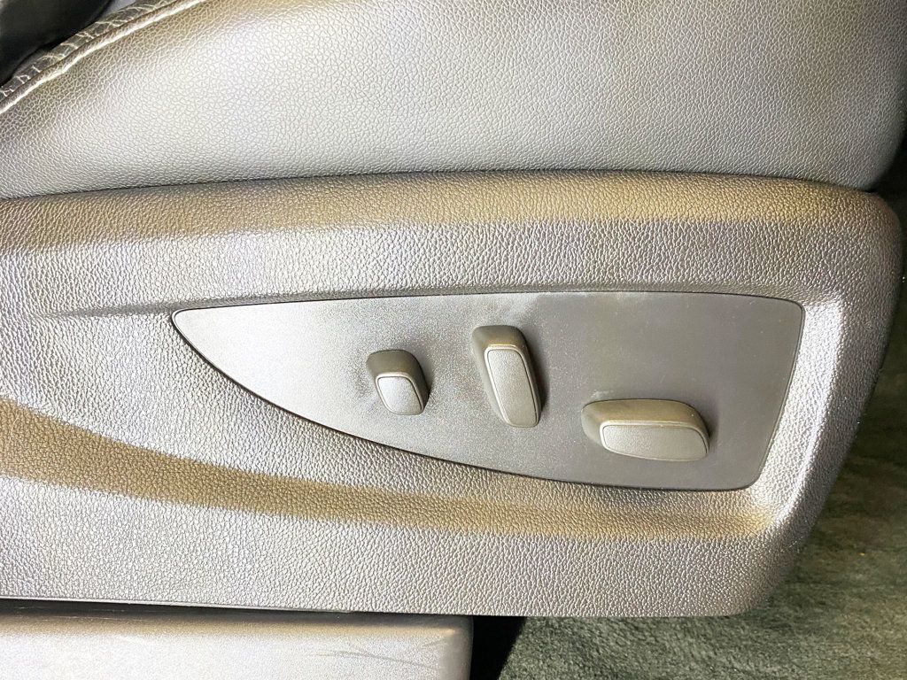 2015 Chevrolet Suburban 4WD 4dr LTZ - 22939948 - 50