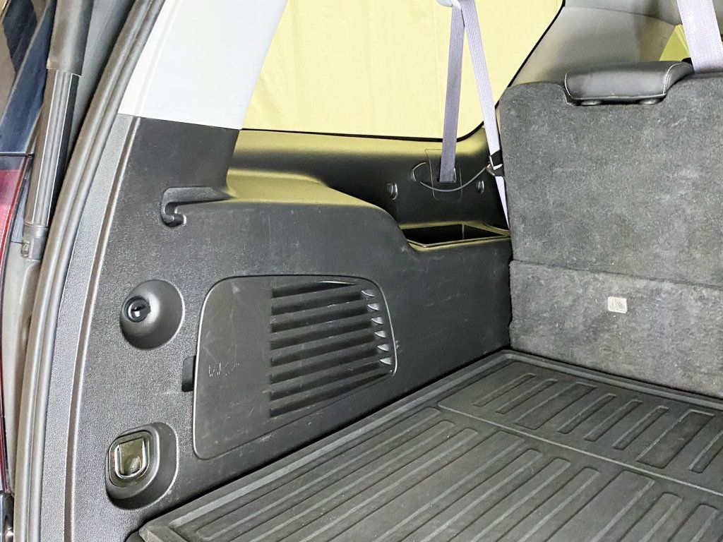 2015 Chevrolet Suburban 4WD 4dr LTZ - 22939948 - 70