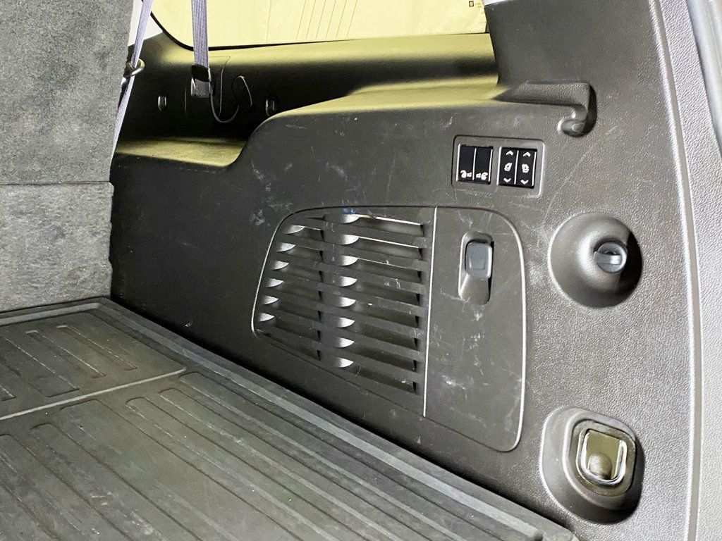 2015 Chevrolet Suburban 4WD 4dr LTZ - 22939948 - 71