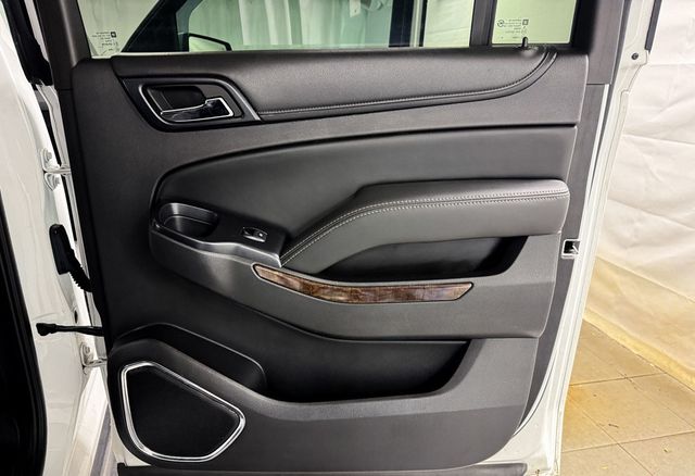 2015 Chevrolet Suburban LT 4WD - 22945449 - 18