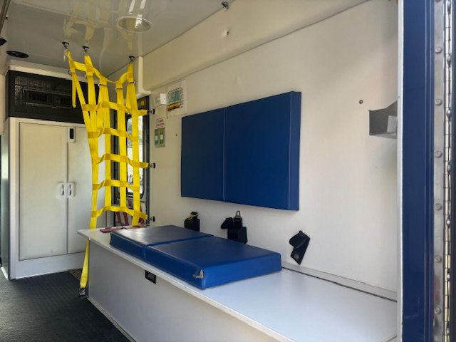 2015 CHEVROLET 3500 AMBULANCE  - 22852237 - 28