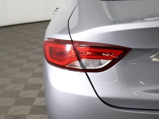 2015 Chrysler 200 4dr Sedan C FWD - 22947499 - 13