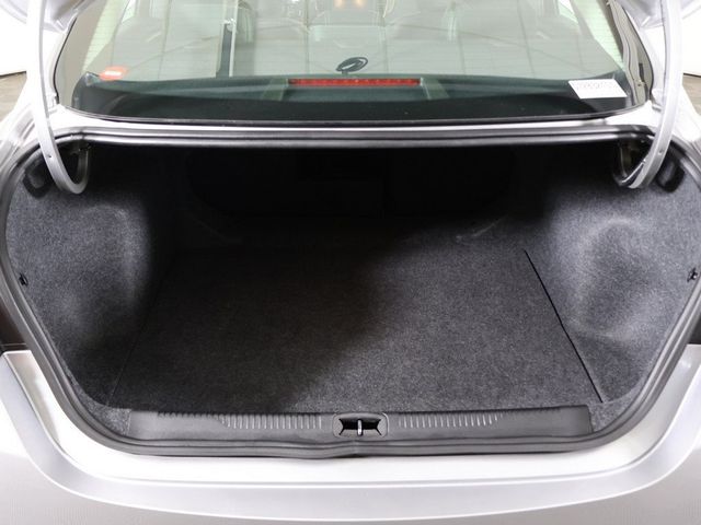 2015 Chrysler 200 4dr Sedan C FWD - 22947499 - 17