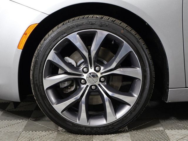 2015 Chrysler 200 4dr Sedan C FWD - 22947499 - 19