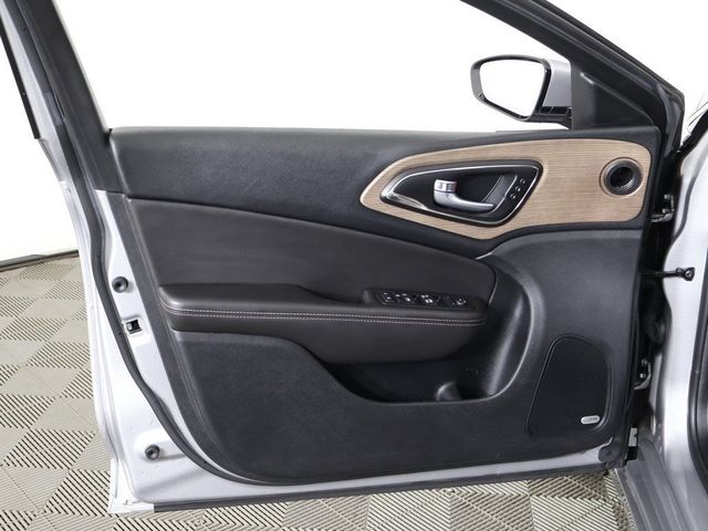 2015 Chrysler 200 4dr Sedan C FWD - 22947499 - 20